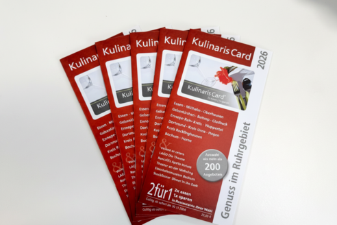 Auf dem Bild sieht man mehrere rote Gutscheinhefte mit der Bezeichnung "Kulinaris Card".