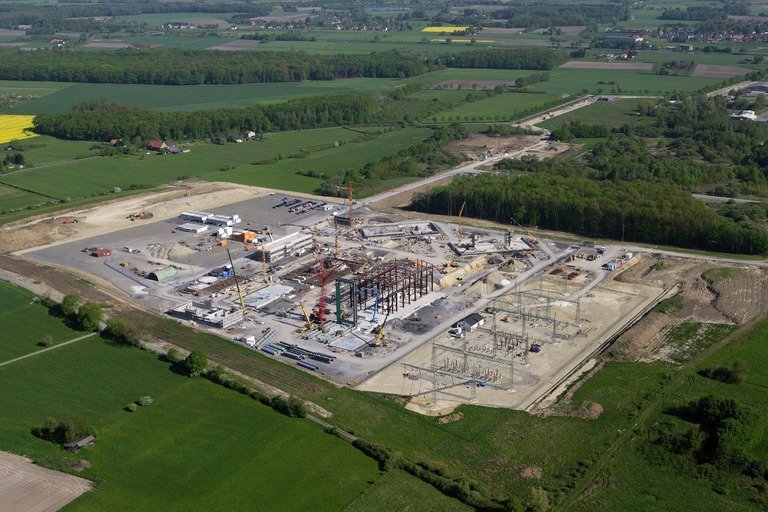 Baufeld trianel gaskraftwerk Luftaufnahme einer Baustelle in Landschaft