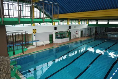 Schwimmerbecken 5 Meter Sprungturm