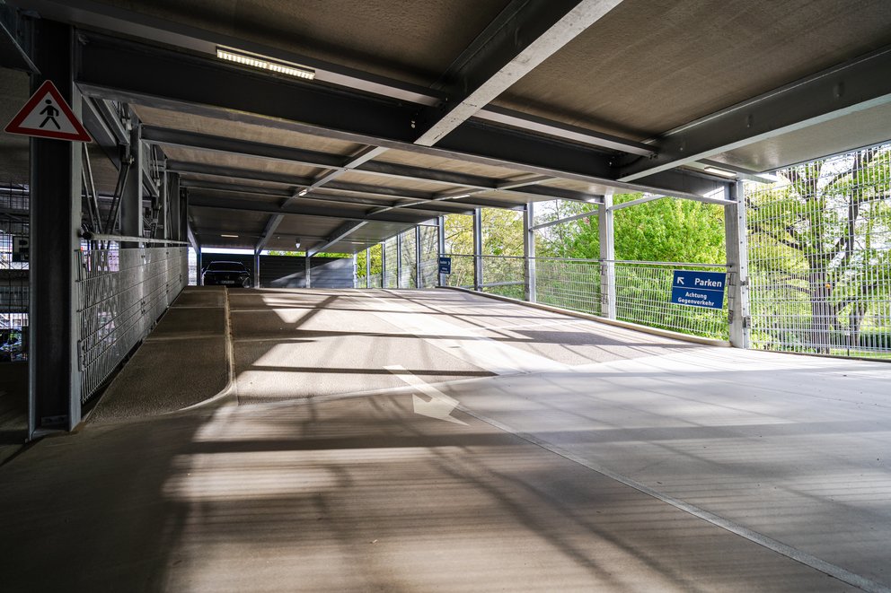Auffahrt im Parkhaus