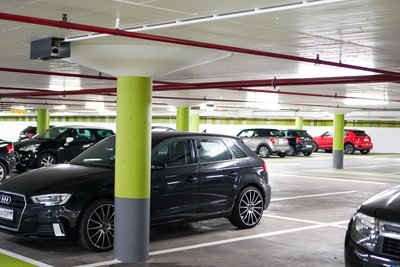 Parkende Autos in der Marktgarage